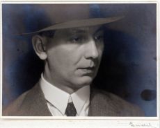 Portrét muže v klobouku, 20.-30. léta 20. století